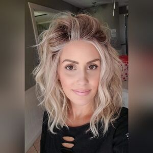 Raquel Welch Wavy Day Shaded Biscuit